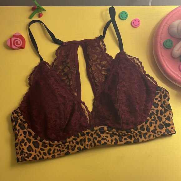 PINK (Victoria’s Secret) Lightly Lined Bra. Size S. Cheetah Print Burgundy 🍰🐆 - Picture 4 of 7